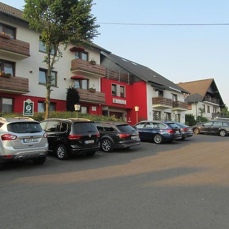 Land-Gut-Hotel Zur Burg Nuerburg Экстерьер фото